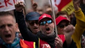 230323112821-03-france-pension-protests-0323.webp