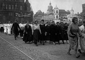 komunist_enternasyonalin_2._kongresinin_acilisi_serefine_kizil_meydanda_iscilerin_yuruyusu_1920.jpg