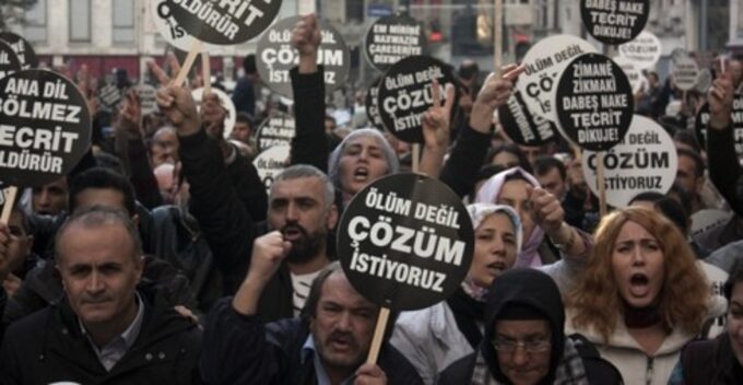 aclik_grevleri_2012.jpg