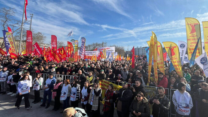 alevi-derneklerinden-kadikoy-de-demokratik-turkiye-mitingi.jpg