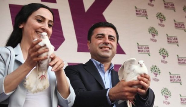 figen-yuksekdag-ve-selahattin-demirtas-adanada-678.jpg