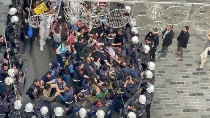 israil-le-ticareti-protesto-eden-gencler-darp-edilerek-gozaltina-alindi-1116_1.jpg