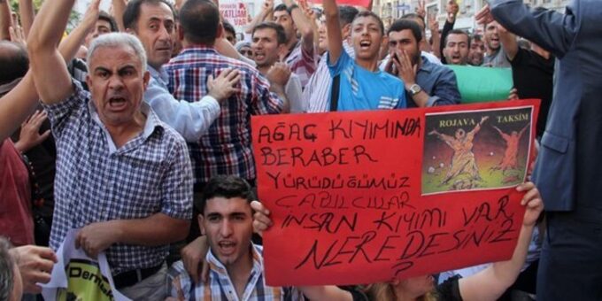 raw_galatasaray-meydaninda-rojava-protestosu_531356270.jpg